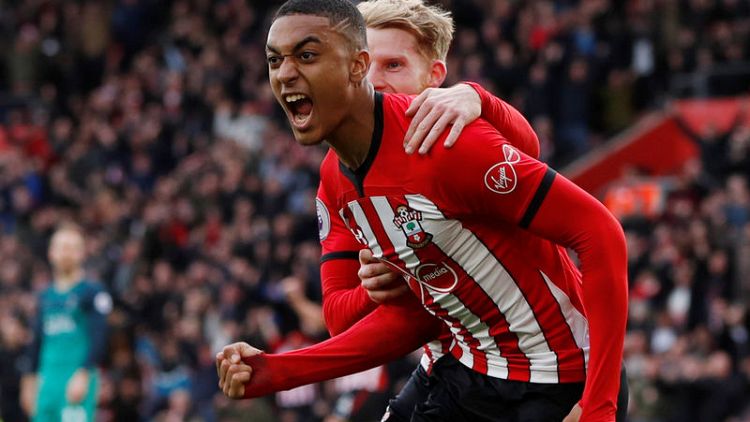 Southampton full back Valery extends contract