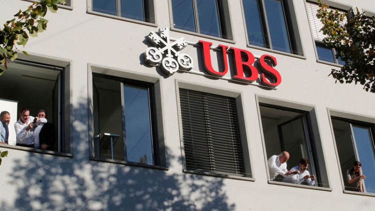 UBS sets aside 450 million euros for French tax case