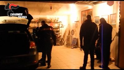 Blitz Cc in campi nomadi, 40 arresti Blitz Cc in campi nomadi, 40 arresti