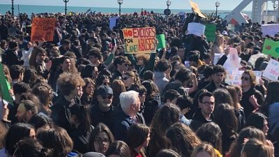 Sciopero clima:migliaia in corteo a Bari Sciopero clima:migliaia in corteo a Bari