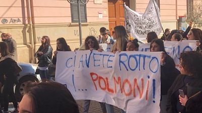 Studenti Taranto, ci avere rotto polmoni Studenti Taranto, ci avere rotto polmoni