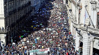 Migliaia giovani in corteo per il clima Migliaia giovani in corteo per il clima