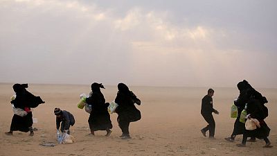 هجمات انتحارية تستهدف نازحين من آخر جيب للدولة الإسلامية في سوريا