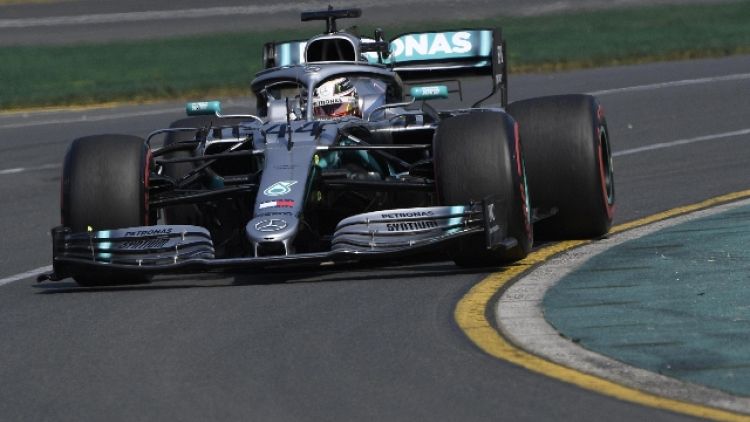 F1:Australia, Hamilton scatta in pole