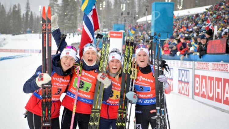 Mondiaux de biathlon: la Norvège gagne le relais dames, fiasco des Bleues