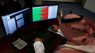 الأسهم السعودية تتراجع قبل دخول فوتسي راسل وتباين أسواق الخليج