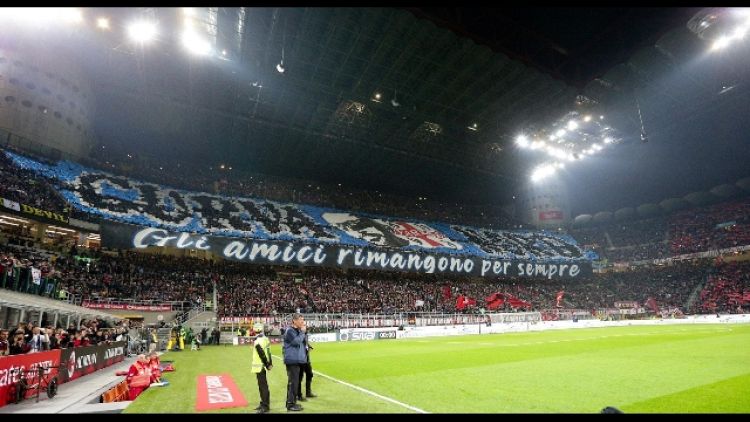 Show curve, Inter ricorda tifoso morto