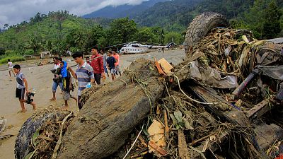 ارتفاع عدد قتلى السيول في إقليم بابوا الإندونيسي إلى نحو 80 قتيلا
