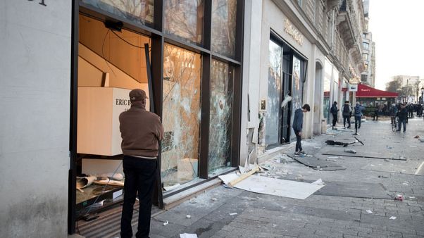 France to ban 'yellow vest' protests if violent groups take part - PM France to ban 'yellow vest' protests if violent groups take part - PM