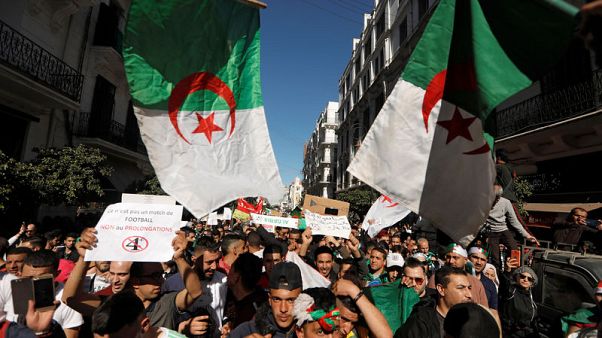 New Algerian group urges Bouteflika to step down, and army not to interfere New Algerian group urges Bouteflika to step down, and army not to interfere