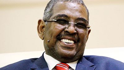رئيس الوزراء السوداني يحل مؤسسة النفط ويعفي أمينها العام من منصبه