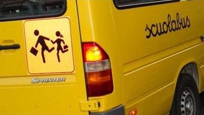 Bimbo dimenticato in scuolabus, sta bene Bimbo dimenticato in scuolabus, sta bene