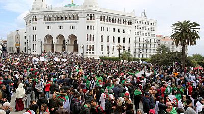 الاحتجاجات المناهضة لبوتفليقة تهز عالم الأعمال في الجزائر