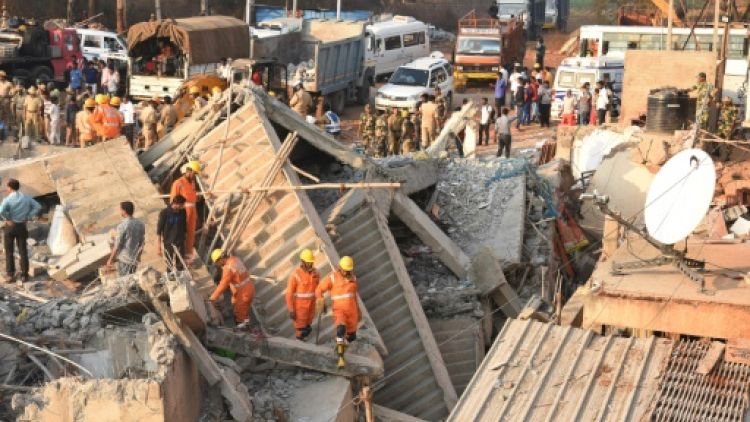 Inde: un survivant sorti d'un bâtiment effondré après 62 heures