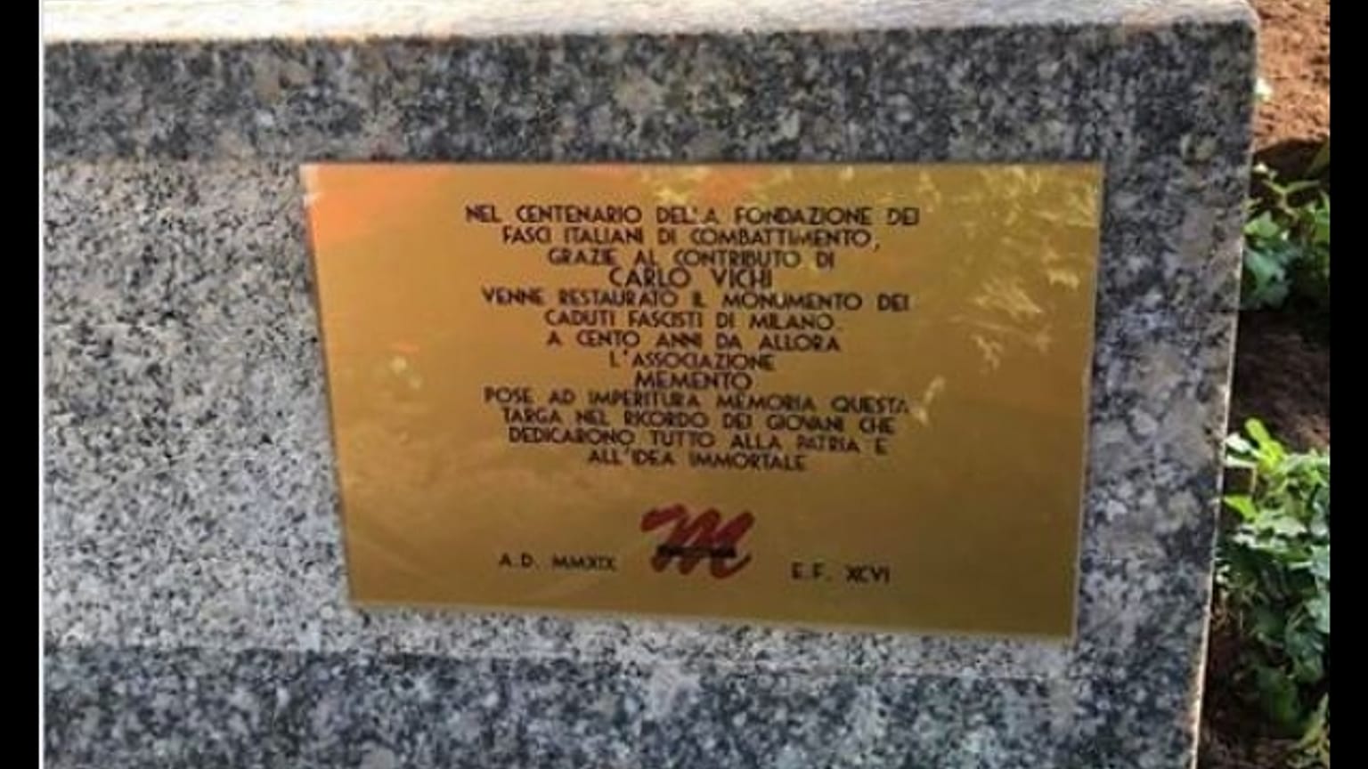 Anpi, una targa fascista al Monumentale