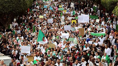صحفي من رويترز: آلاف المحتجين الجزائريين يتجمعون بوسط العاصمة