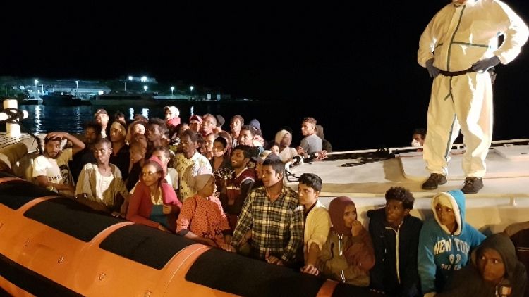 Migranti, Bologna-Lampedusa per 'patto'