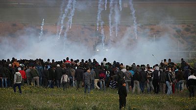 القوات الإسرائيلية تقتل فلسطينيين أثناء احتجاج على حدود غزة