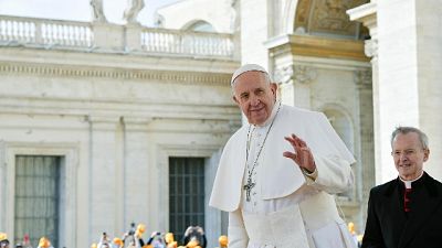 Papa: non siate giovani da divano Papa: non siate giovani da divano