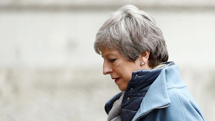 صنداي تايمز : رئيسة وزراء بريطانيا تواجه مؤامرة من وزراء للإطاحة بها