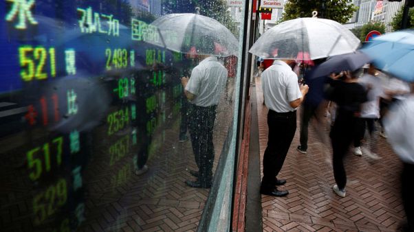 Yen strengthens, shares skid on U.S. recession fears Yen strengthens, shares skid on U.S. recession fears