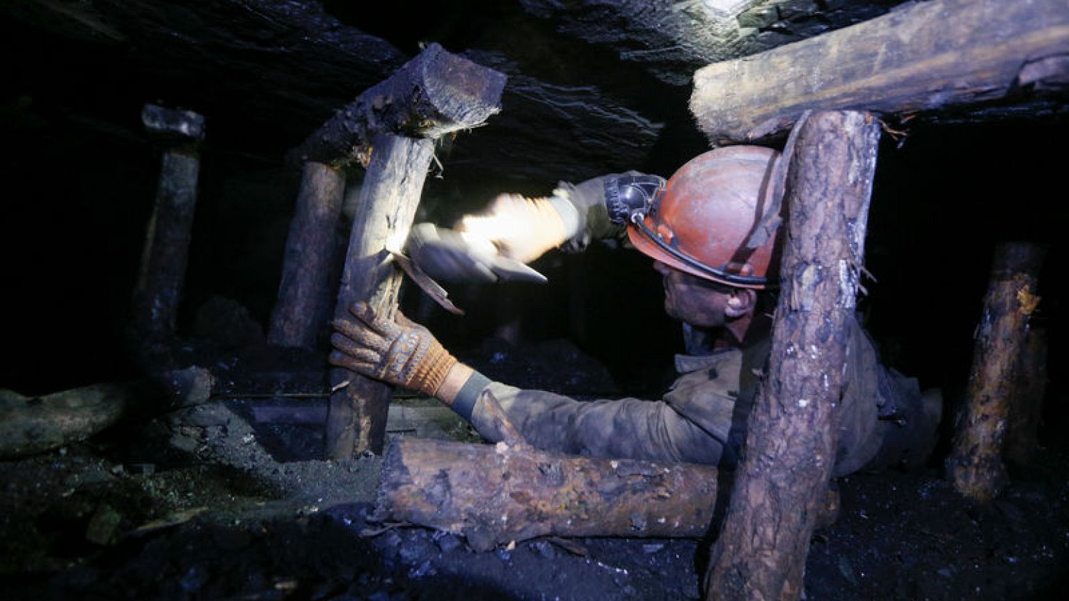 Exclusive: Coal deal showcases lack of transparency in Ukraine