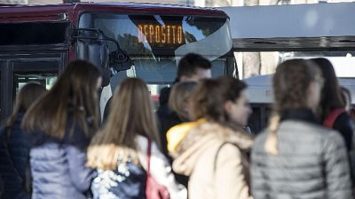 Studentessa sul pullman,testata da ladro Studentessa sul pullman,testata da ladro