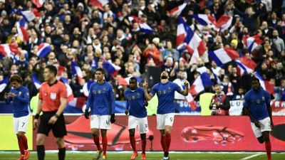 Euro-2020: les Bleus écrasent l'Islande 4 à 0, Giroud dépasse Trezeguet Euro-2020: les Bleus écrasent l'Islande 4 à 0, Giroud dépasse Trezeguet