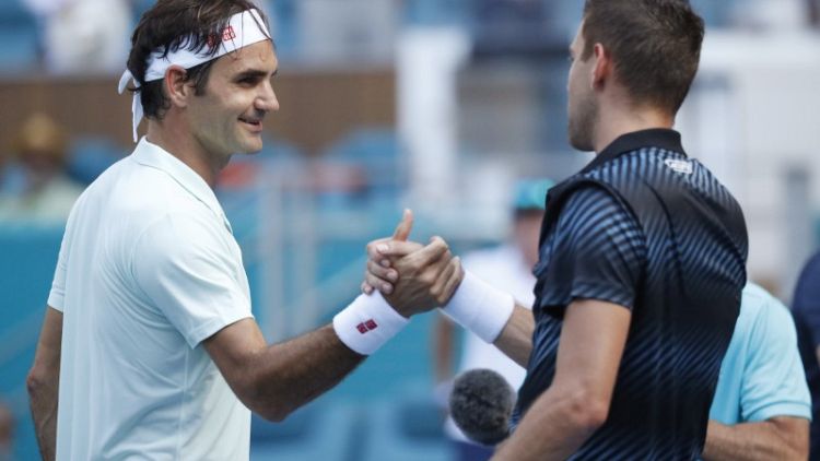 Federer, Anderson advance to fourth round in Miami