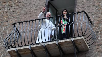Papa in Campidoglio,con Raggi su balcone Papa in Campidoglio,con Raggi su balcone