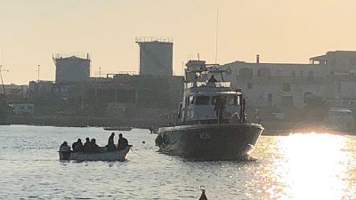 Migranti: secondo sbarco a Lampedusa Migranti: secondo sbarco a Lampedusa