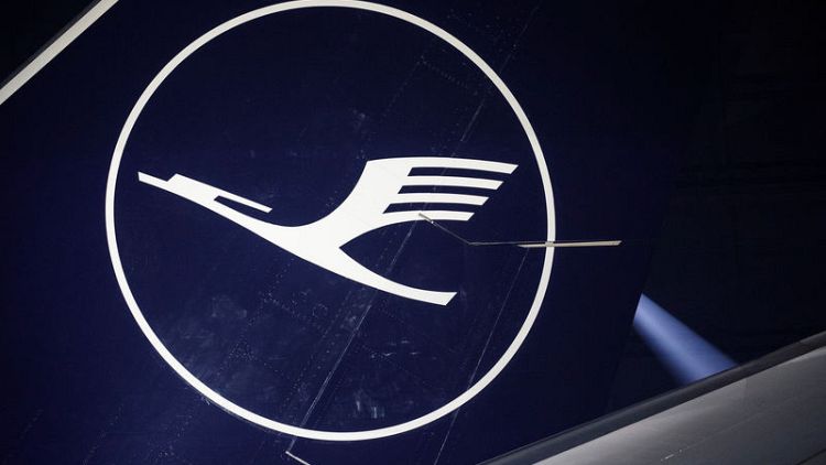 Lufthansa plans to buy either Boeing 737 MAX or Airbus A320neo