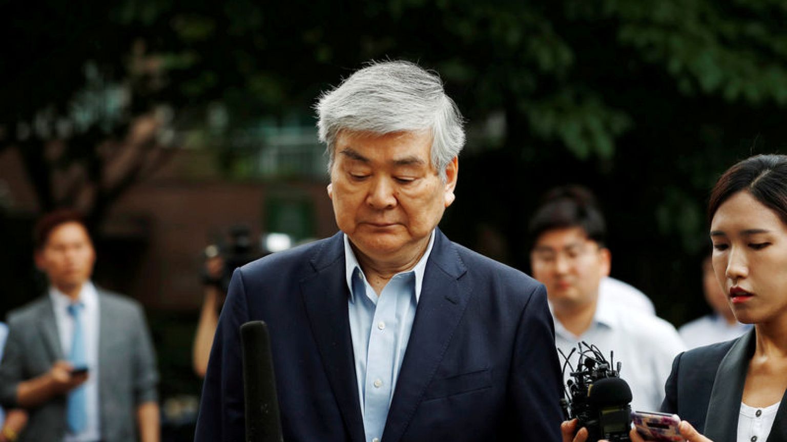 Korean Air shareholders oust tycoon from board in landmark vote