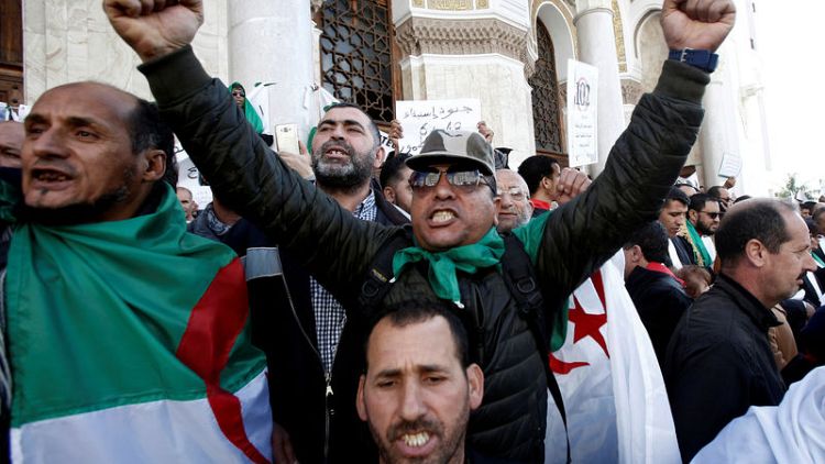 Algeria protesters turn focus on political elite, not just Bouteflika