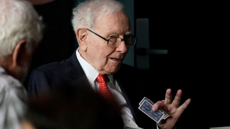 Buffett says Apple content plan hard to predict, touts airline safety