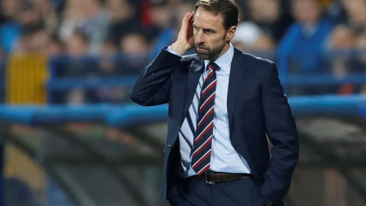Southgate offers to help England women's team before World Cup