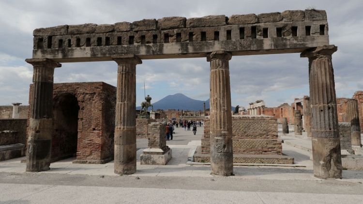 Italy's Pompeii offers new glimpses of life before calamity