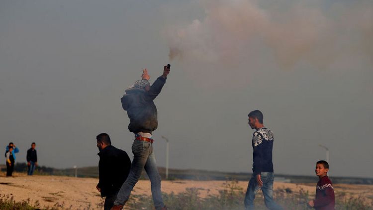 قوات إسرائيلية تصيب 10 فلسطينيين مع اقتراب ذكرى اندلاع الاحتجاجات