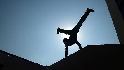 Parkour sul tetto, cade: grave 16enne Parkour sul tetto, cade: grave 16enne