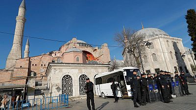 أردوغان يقول إنه يعتزم تغيير وصف آيا صوفيا من متحف إلى مسجد