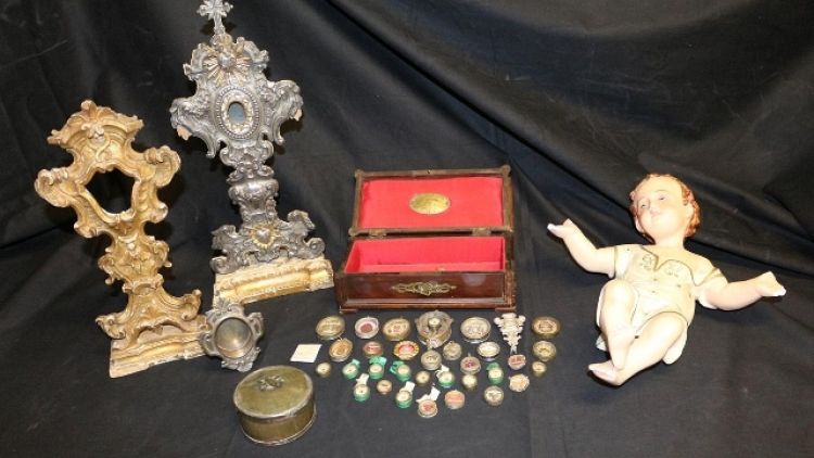 Furti: ritrovate 33 reliquie di santi