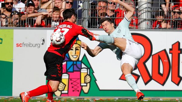 Wasteful Bayern stumble in title race, Dortmund win Wasteful Bayern stumble in title race, Dortmund win