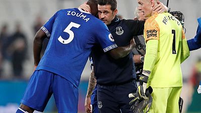 Everton ease past ragged West Ham Everton ease past ragged West Ham
