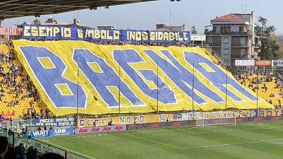 Calcio, Parma ricorda tifoso morto Calcio, Parma ricorda tifoso morto