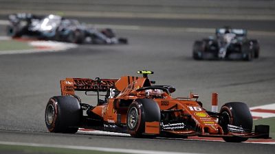 F1: Leclerc in testa a metà gara F1: Leclerc in testa a metà gara