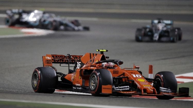 F1: Leclerc in testa a metà gara
