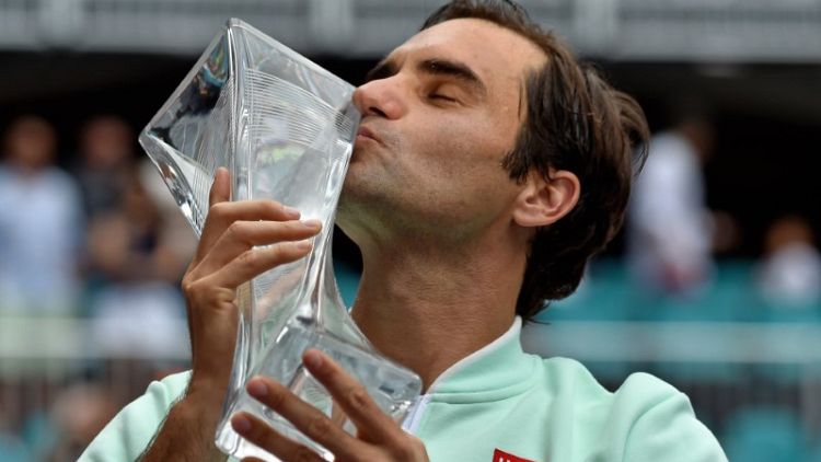 Federer downs injured Isner for 101st career title