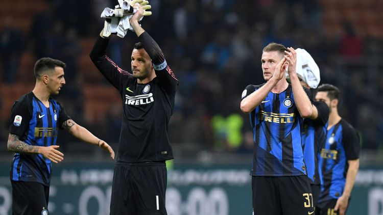 Lazio stun Inter to throw Champions League race wide open