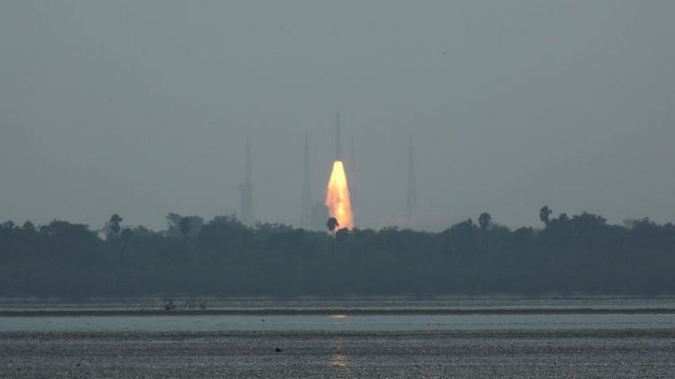 في سابقة للهند.. صاروخ واحد يضع أقمارا صناعية في ثلاثة مدارات