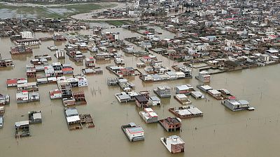 الفيضانات تجبر إيران على إخلاء قرى وأمريكا تنفي إضرار العقوبات بجهود الإغاثة